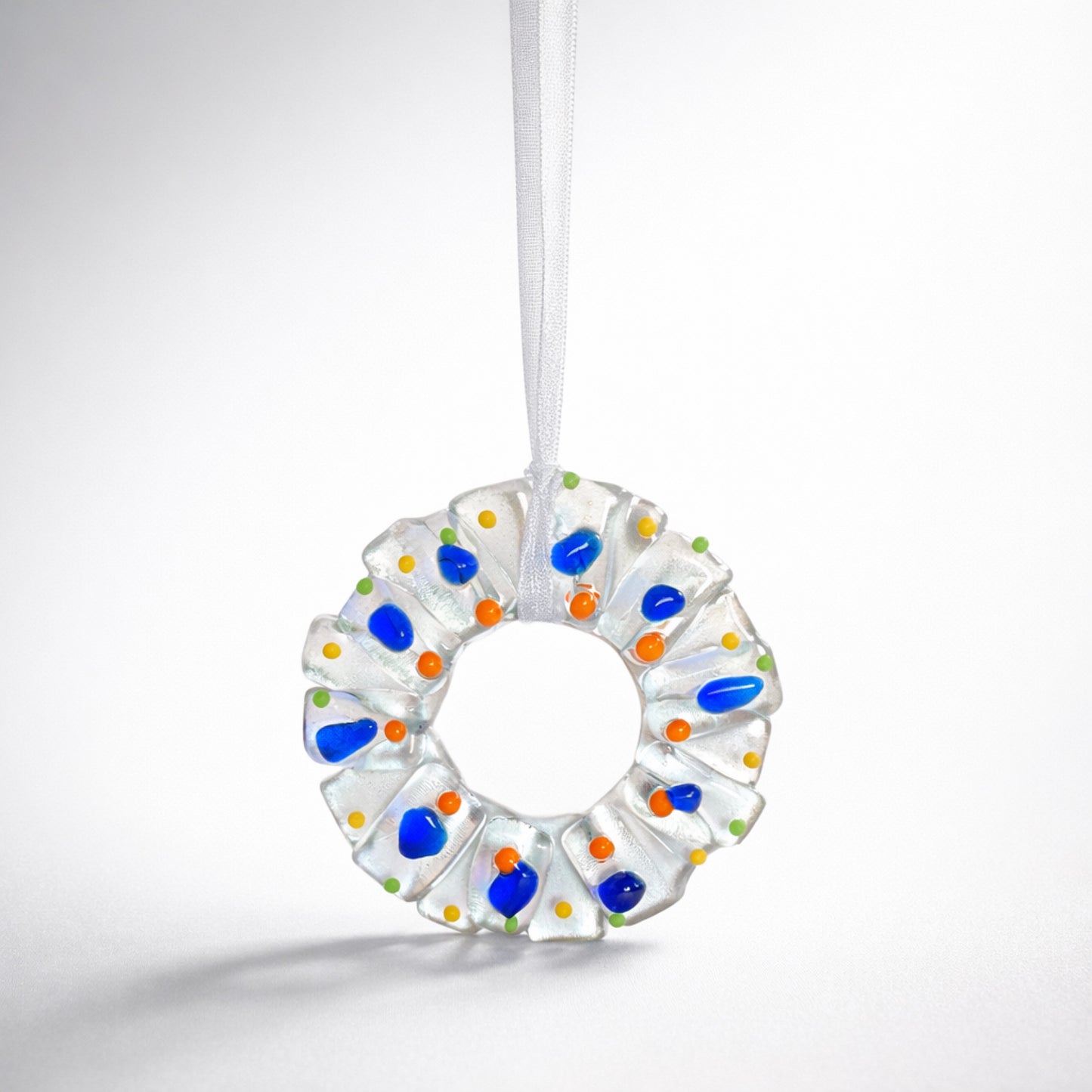 მყუდრო ლურჯი კონფეტის გვირგვინი