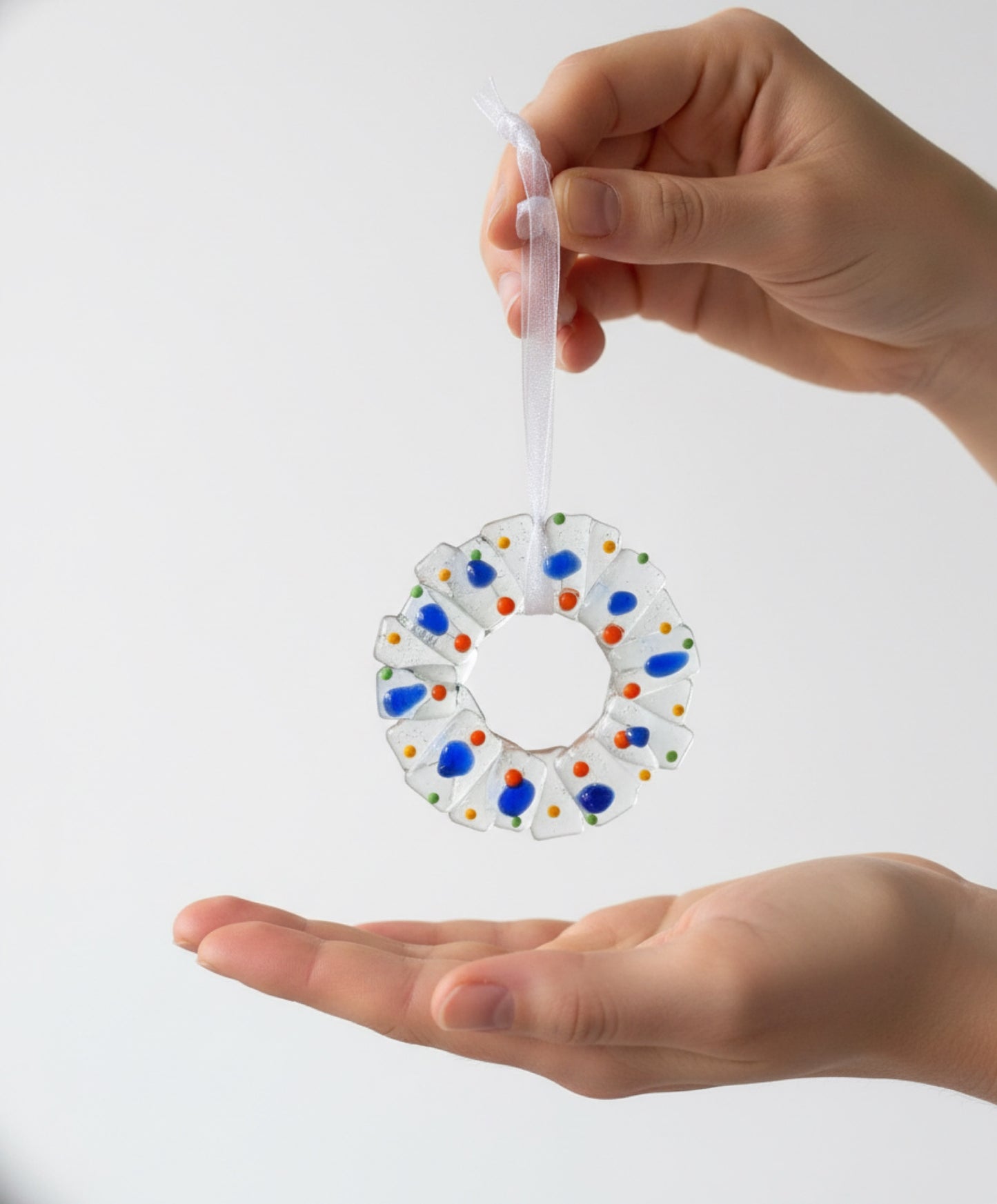 მყუდრო ლურჯი კონფეტის გვირგვინი