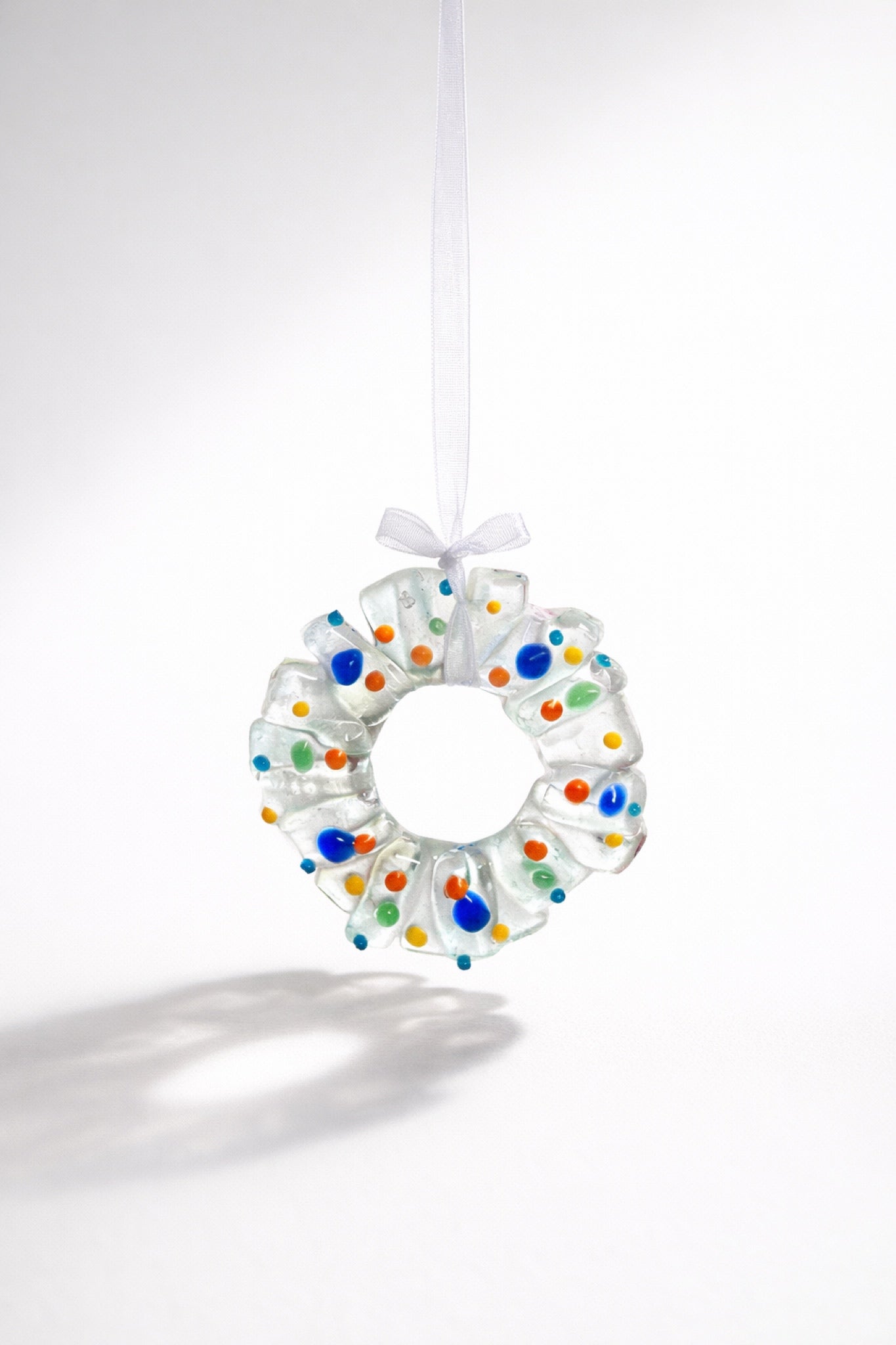 მყუდრო ლურჯი კონფეტის გვირგვინი